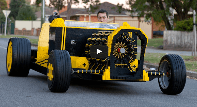 Un coche real hecho con 500 mil piezas de Lego