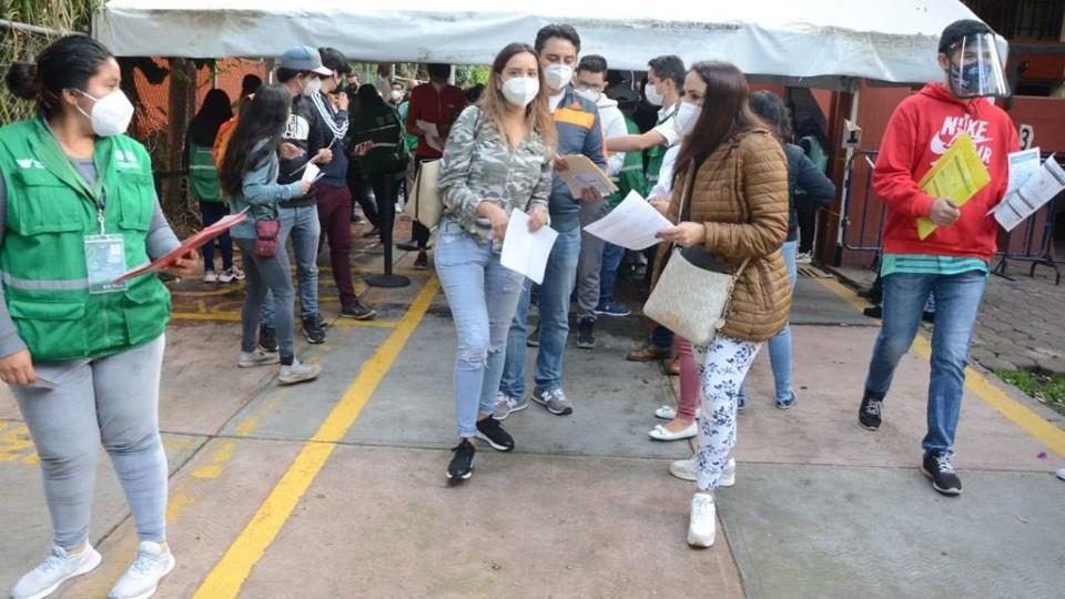 Inicia vacunación contra COVID para jóvenes mayores de 18 años en Xochimilco
