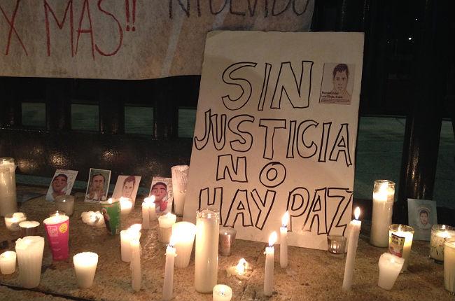 Crónica: La manifestación que se convirtió en una marcha espontánea por Ayotzinapa