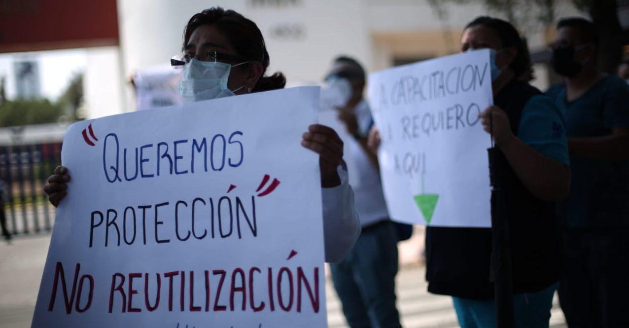 “No nos queremos contagiar”: personal de salud del INER protesta por falta de material