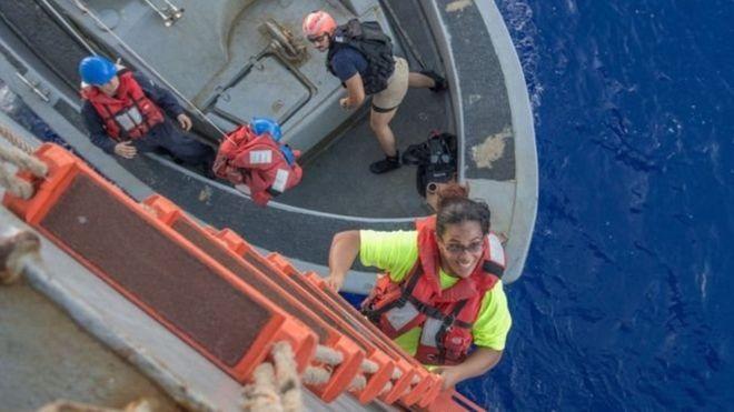 Rescatan a dos mujeres y a sus perros tras estar cinco meses a la deriva en el Océano Pacífico