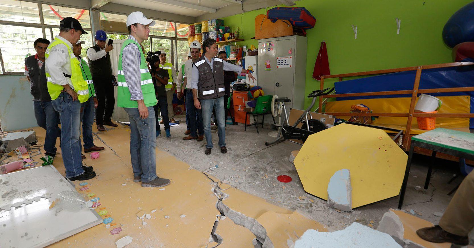 Más de 12 mil escuelas resultaron dañadas por los sismos; 577 necesitan reconstrucción total
