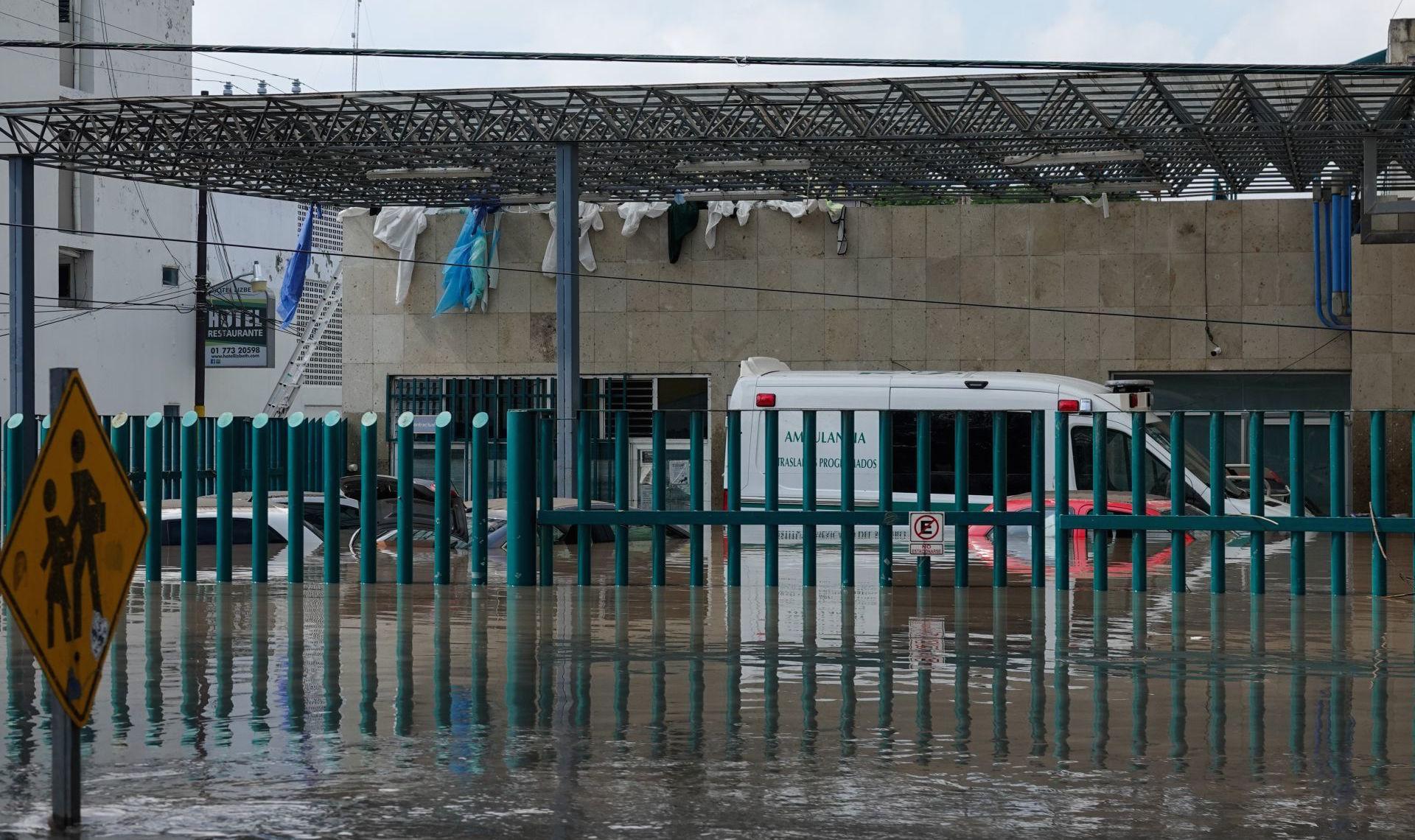AMLO se compromete a informar sobre la inundación de Tula y los 14 muertos