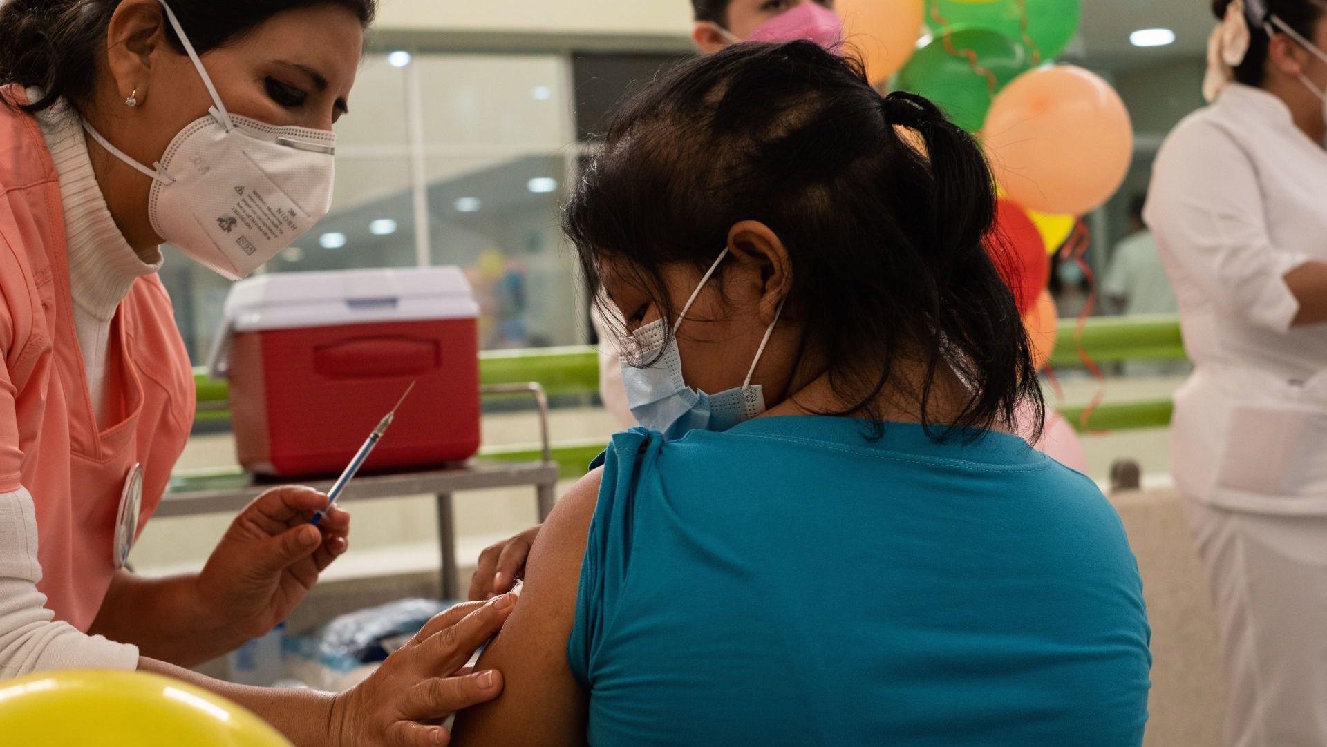 Vacunación en México es insuficiente ante una cuarta ola de COVID, advierte la OPS