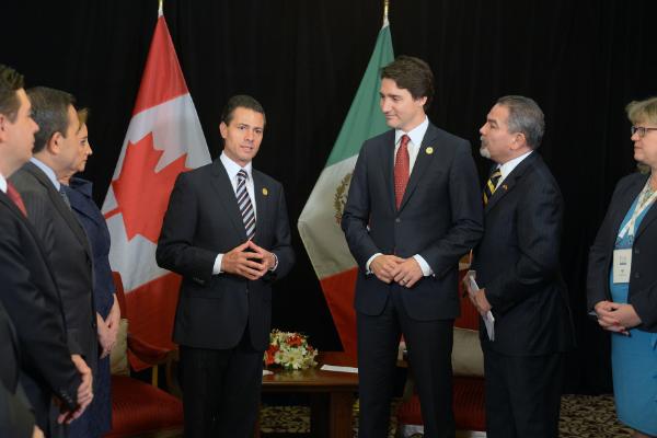 Peña y Trudeau revisan plan para eliminar requisito de visa canadiense a mexicanos