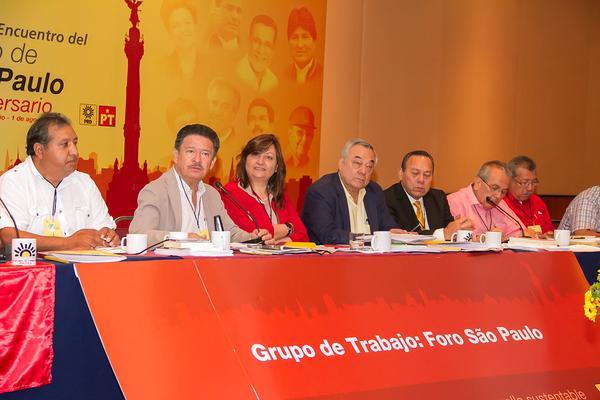 Navarrete dice que PRD y PT se fusionan; el Partido del Trabajo lo desmiente