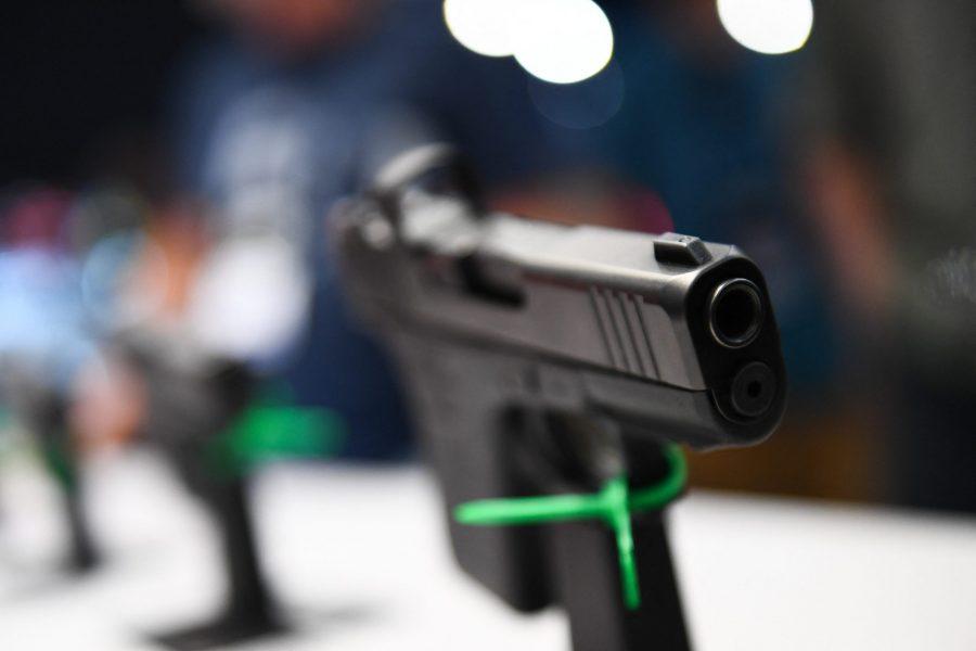 La Corte de EU respalda el derecho a portar armas en público, pese a exigencias para endurecer reglas para evitar tiroteos