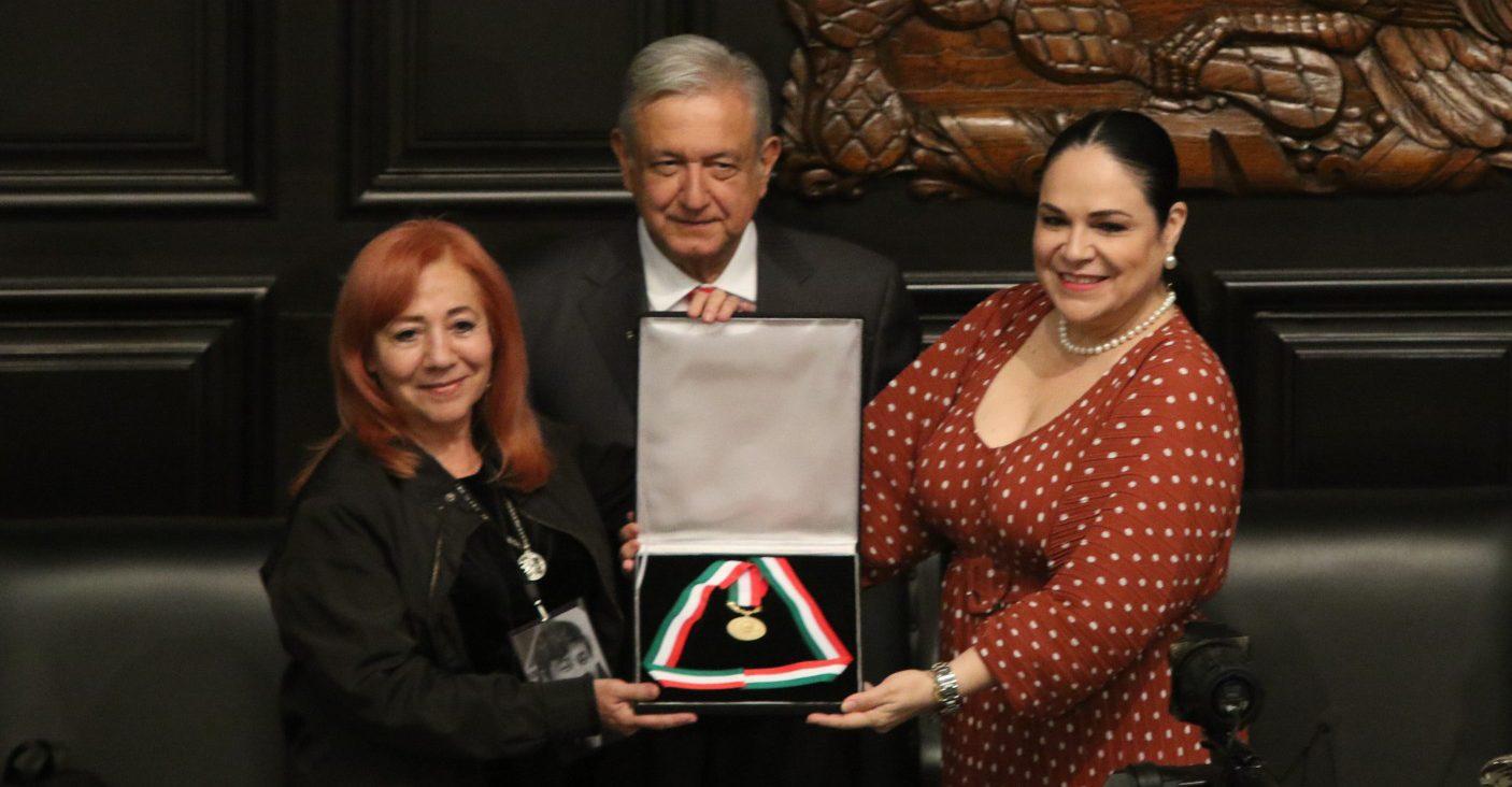 Rosario Ibarra pide a AMLO guardar la medalla Belisario Domínguez hasta encontrar a desaparecidos