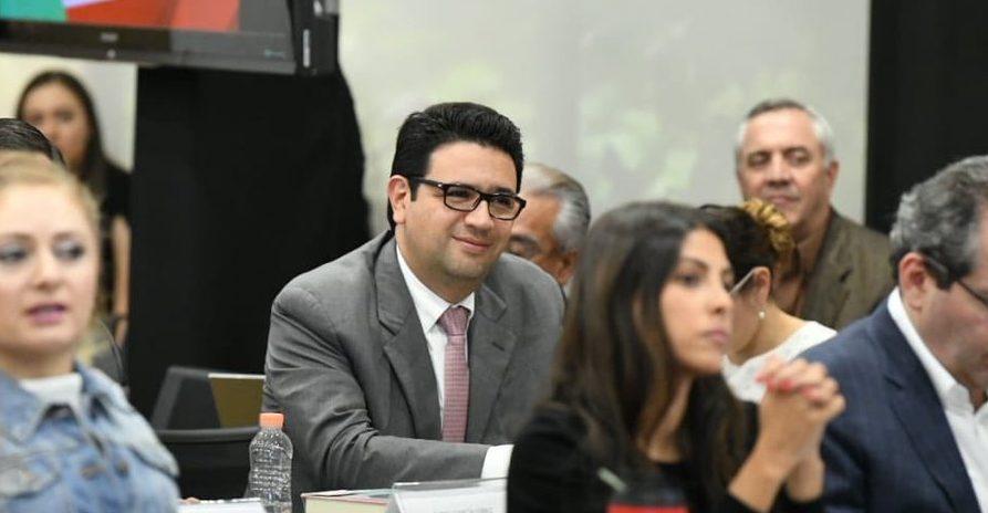 Noé Castañón, acusado de violencia intrafamiliar, es el nuevo vicepresidente del Senado de la República