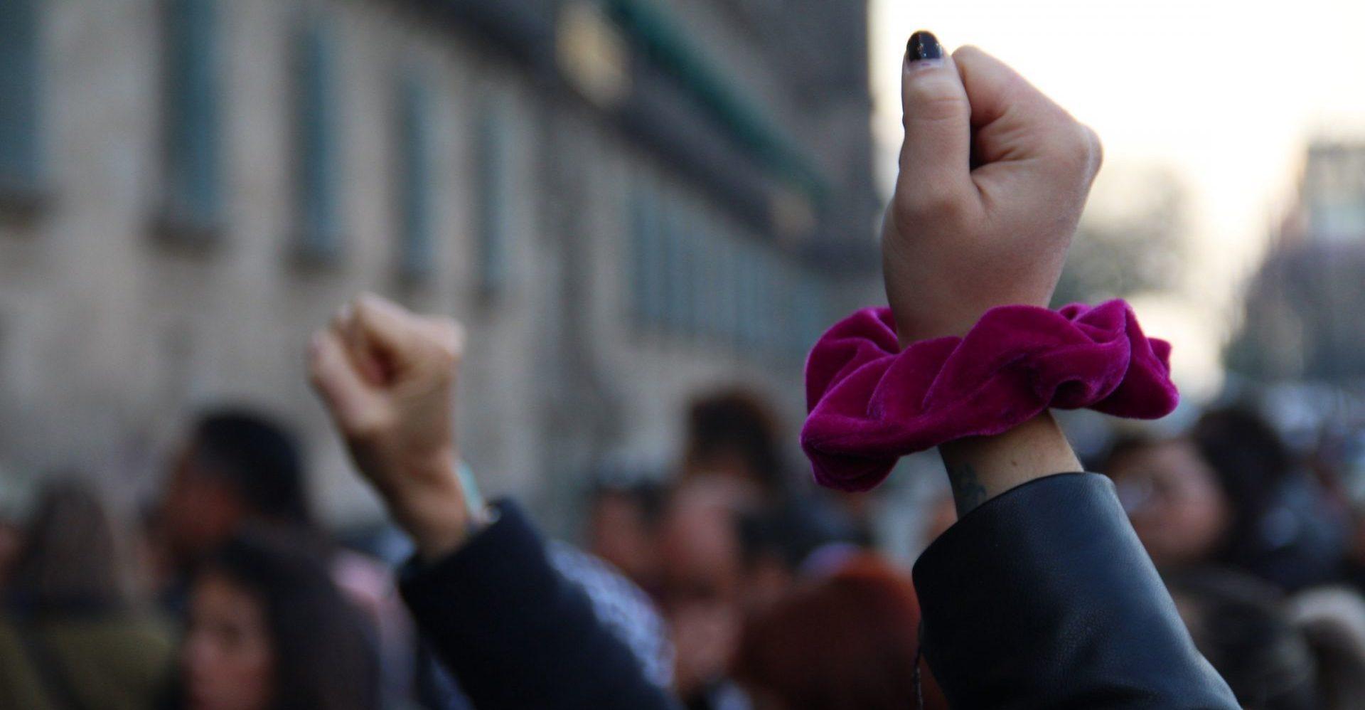 Mujeres protestan contra Félix Salgado frente a Palacio Nacional; policía de CDMX impide su paso