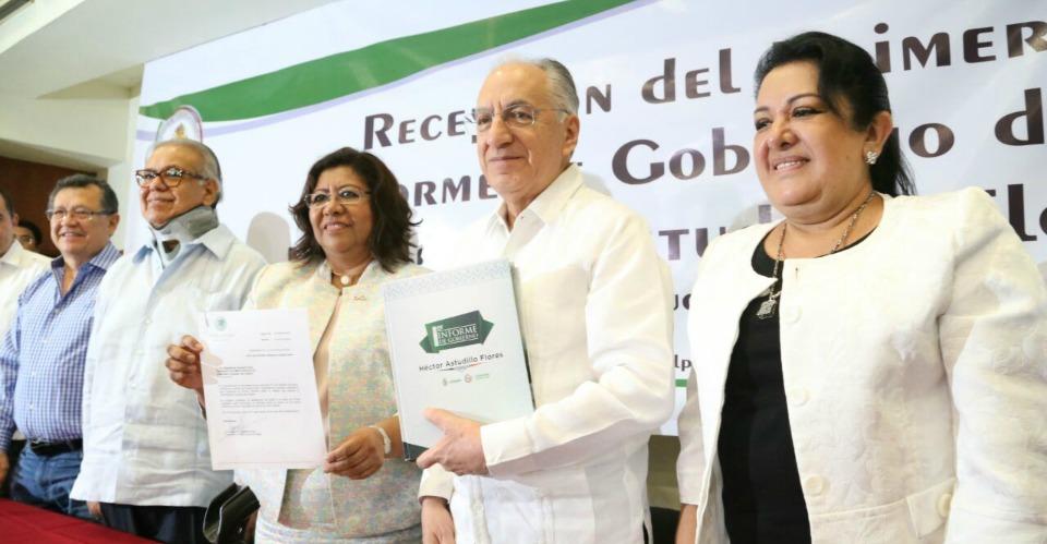 El gobernador de Guerrero entrega al Congreso su primer Informe de Gobierno