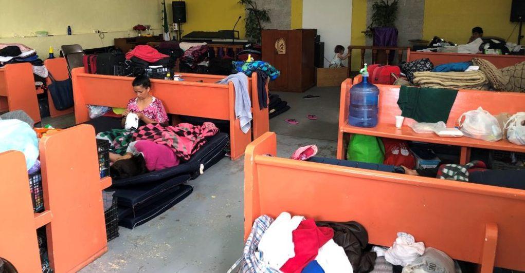 Hacinados, migrantes en albergues de Ciudad Juárez enfrentan crisis por coronavirus