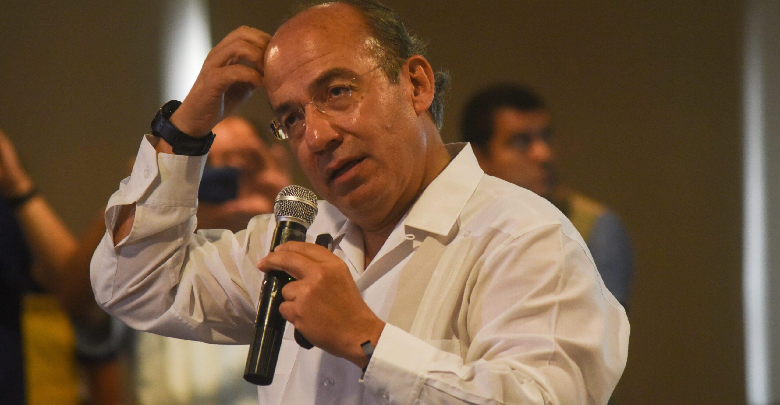 Por fraude en 2006 hay violencia, dice AMLO; Calderón le responde que se ponga a trabajar