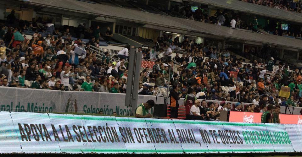 México recibe la multa 17 por gritos homofóbicos de sus aficionados; jugará dos partidos sin público