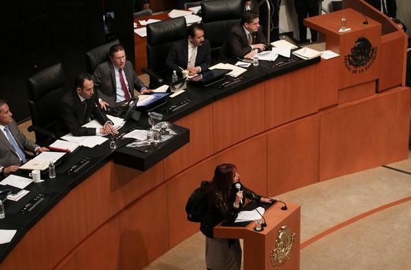 PRI y Verde traban discusión sobre Ayotzinapa en el Senado