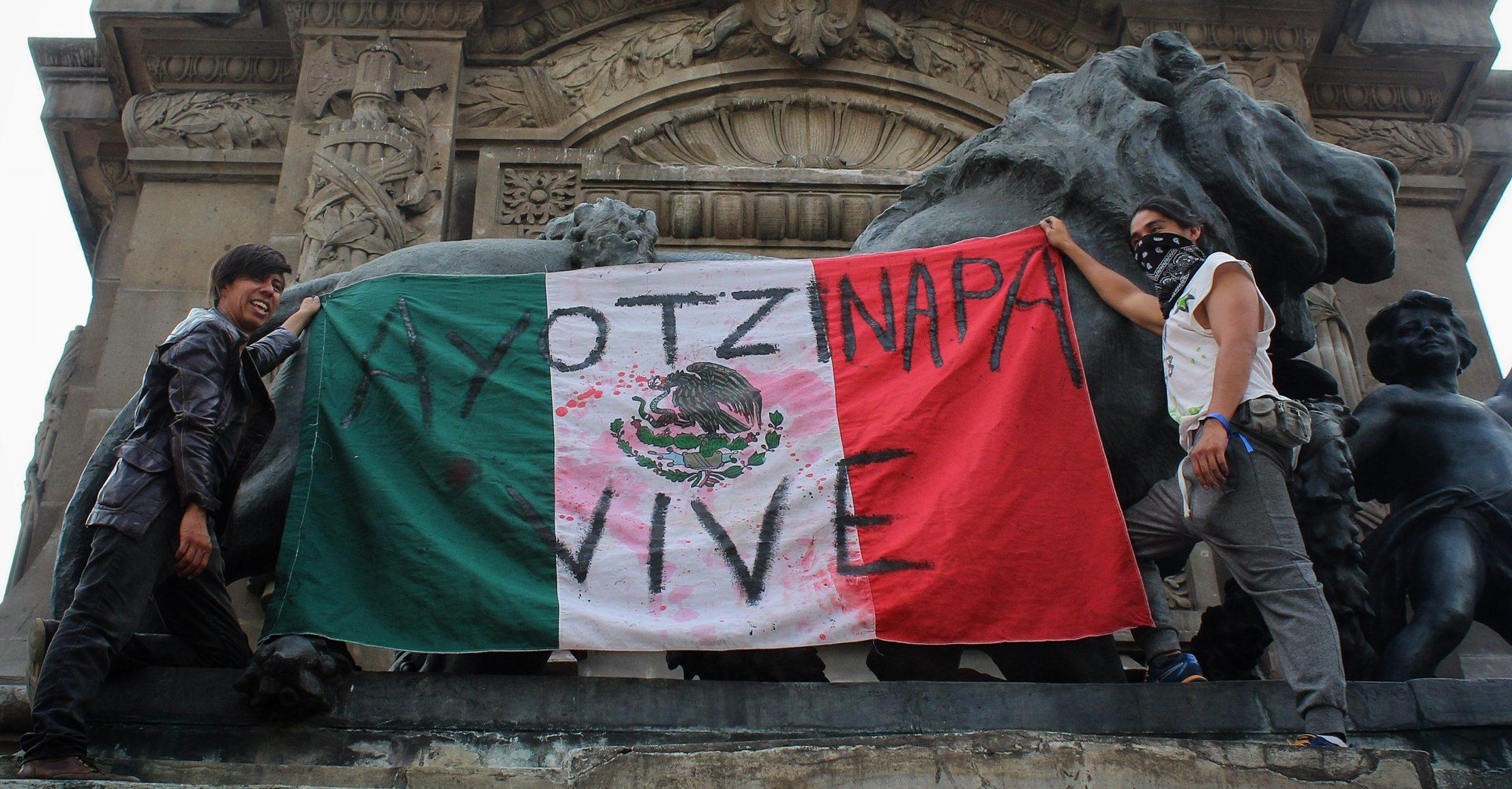 Circula foto falsa de detención de normalistas de Ayotzinapa; se trata de un hecho del 2011