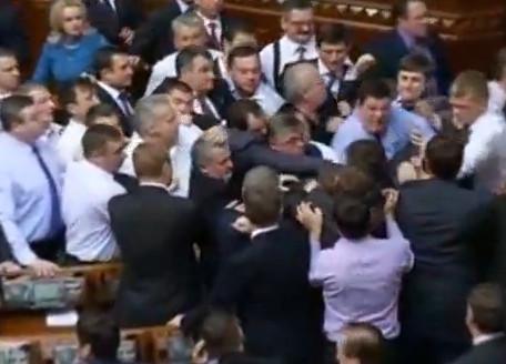 Bronca en el Congreso… de Ucrania
