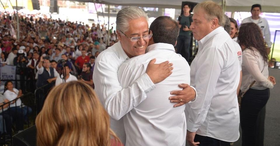 Alejandro Vera declina a favor de Cuauhtémoc Blanco en Morelos