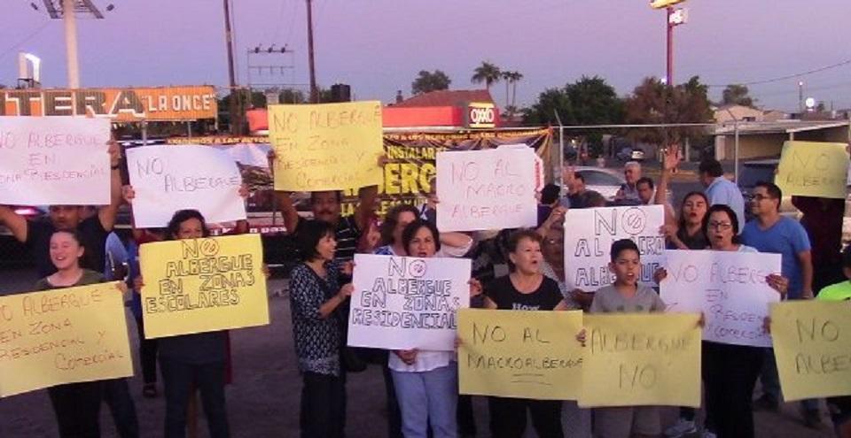 Vecinos de zona residencial en Mexicali se oponen a instalación de albergue para migrantes