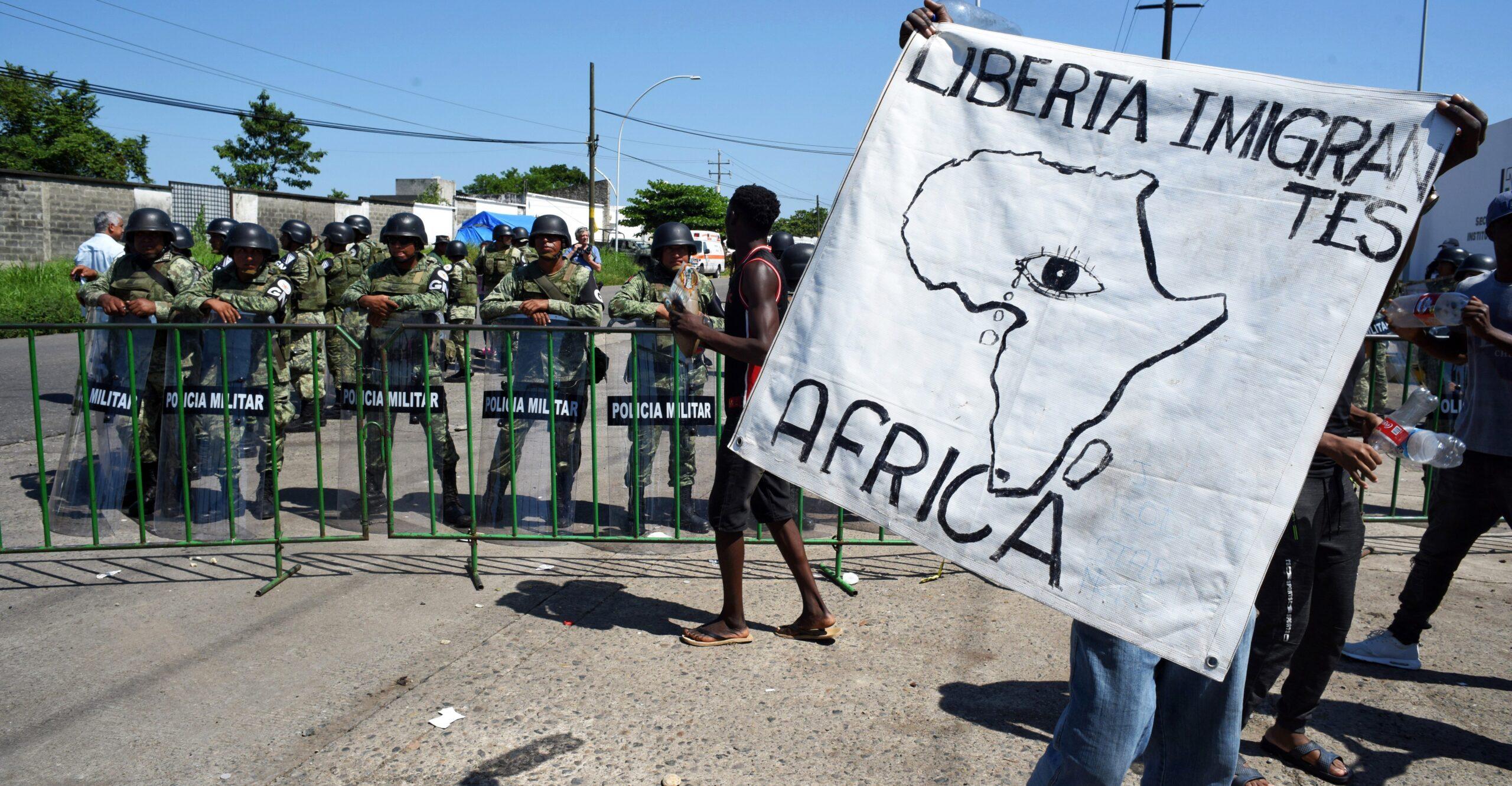 AMLO dice que gobierno no cederá ante protestas de migrantes africanos; anuncian otra marcha en Chiapas