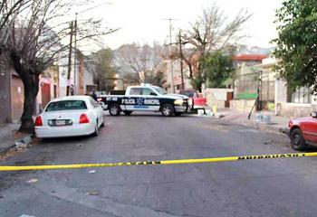 Asesinan a cinco hombres en sitio de taxis en Monterrey