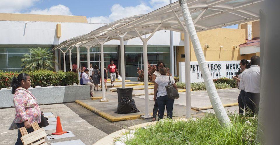 Detectan bacterias en medicamento suministrado en hospital de Pemex; hay una persona muerta