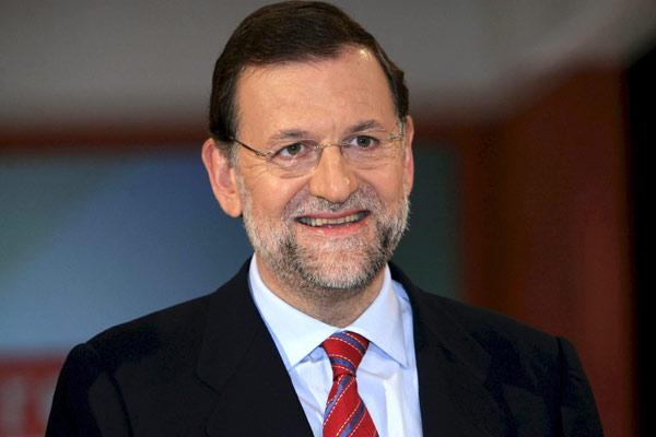 Rajoy inicia gobierno con recorte presupuestal y alza de impuestos