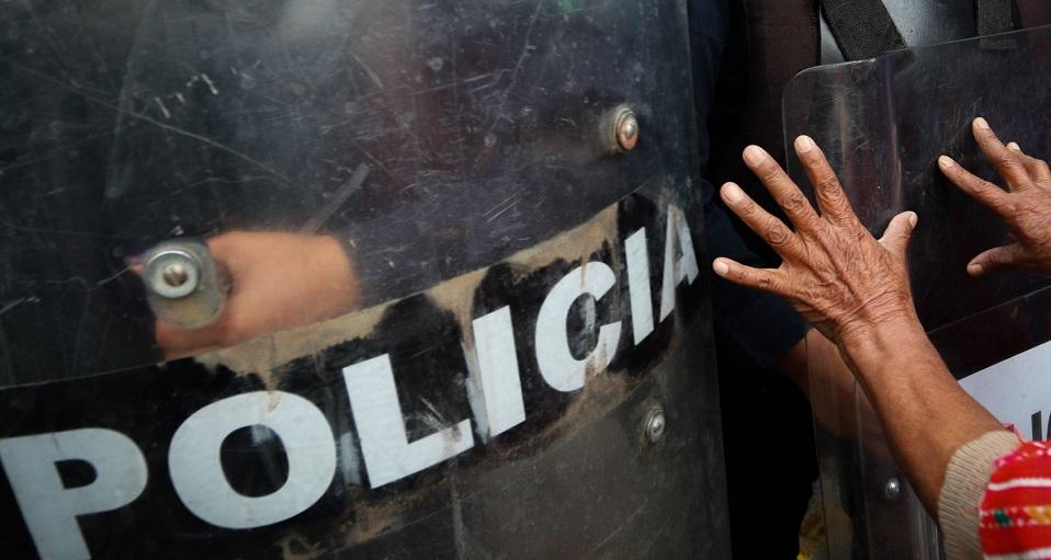 Acusan a policías de ‘entregar’ un hombre a pobladores para que lo lincharan en Oaxaca