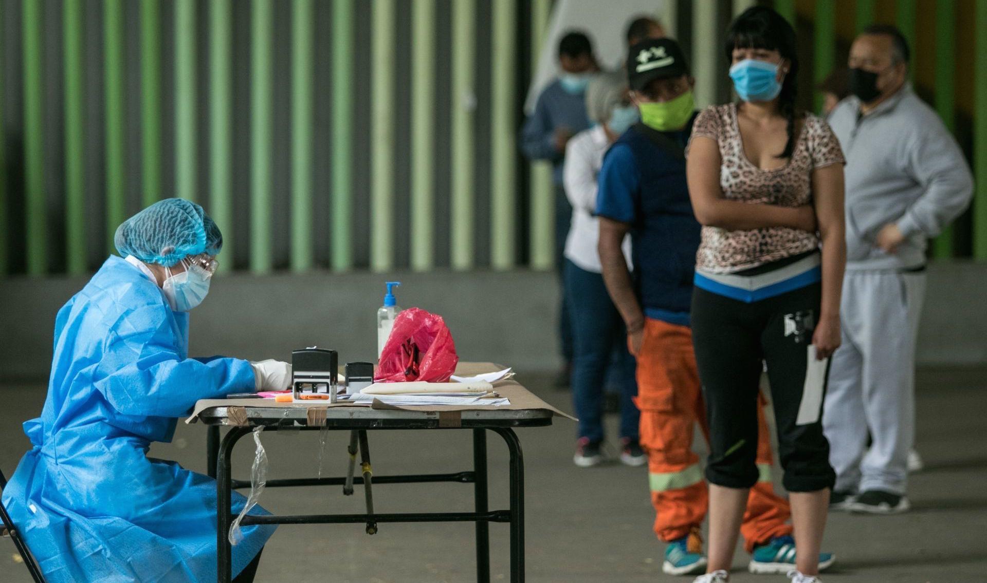 México suma 3 mil 789 casos de COVID; contagios aumentan 12% en una semana