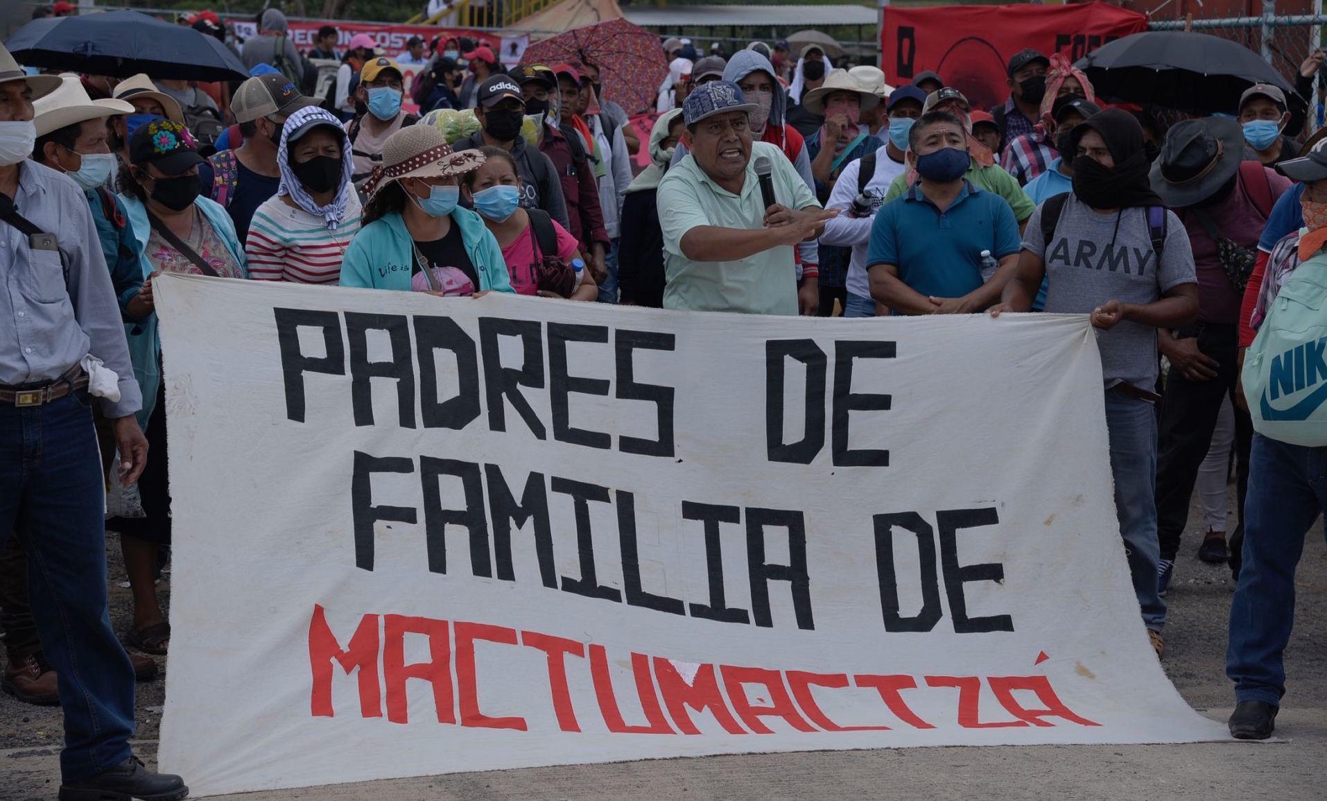 Vinculan y dan prisión preventiva a 19 normalistas de Mactumactzá en Chiapas