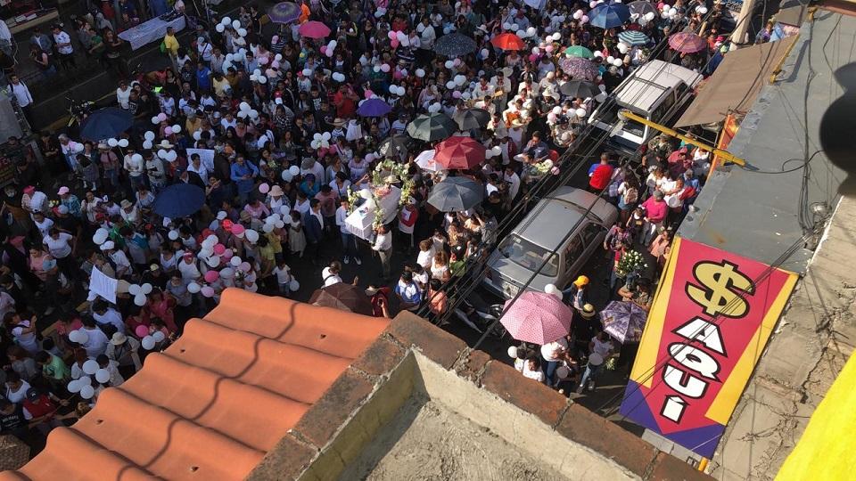 ‘Todo México tiene los ojos en este caso, no puede quedar impune’: cientos dan el último adiós a Fátima