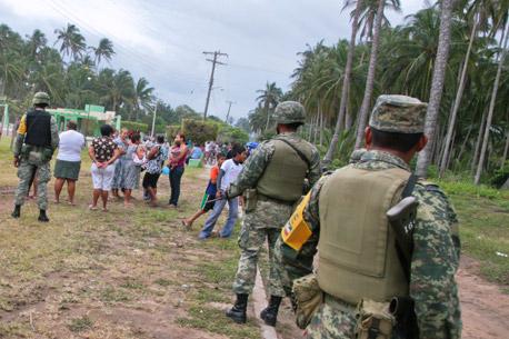 Ejército cambia de objetivo: <br>Deja al EZLN y va contra Zetas