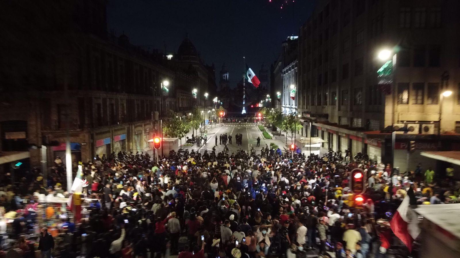 “Se aferraron a un lugar”: Así fue el Grito a las orillas del Zócalo