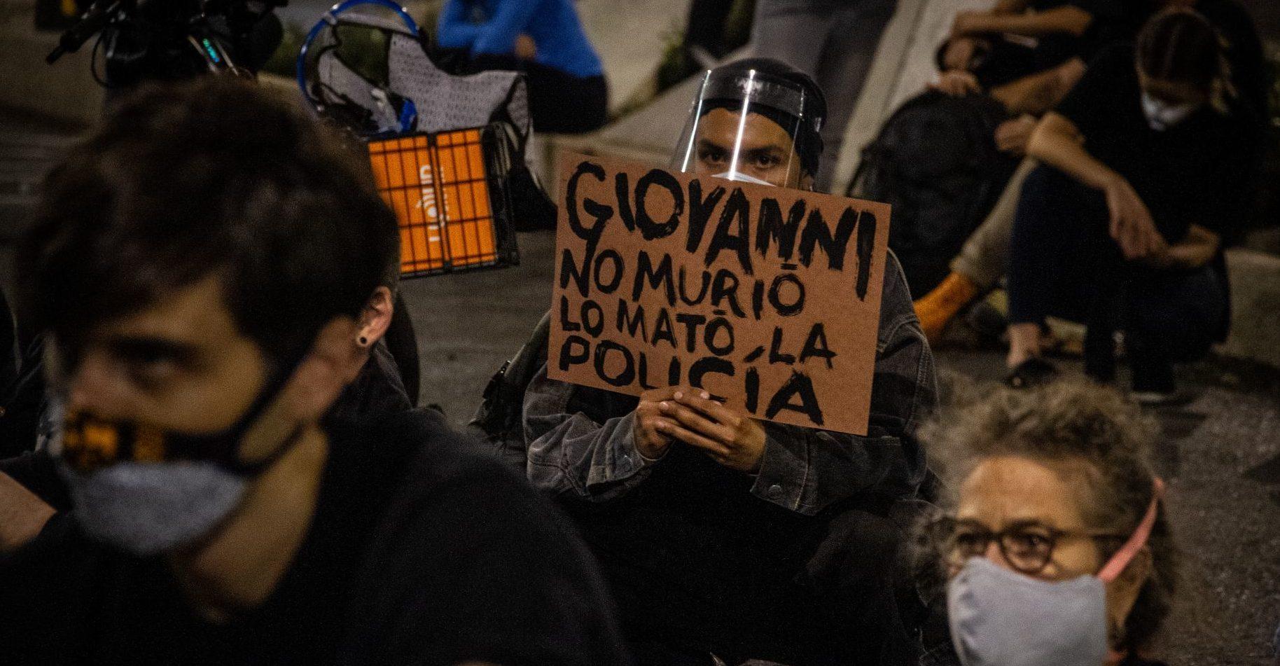 A Giovanni lo torturaron por tres horas; los policías se ensañaron porque intentó grabarlos con su celular
