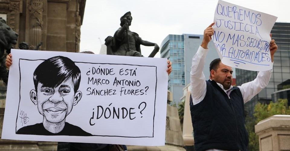 Protestan en el Ángel por la desaparición del estudiante Marco Antonio Sánchez