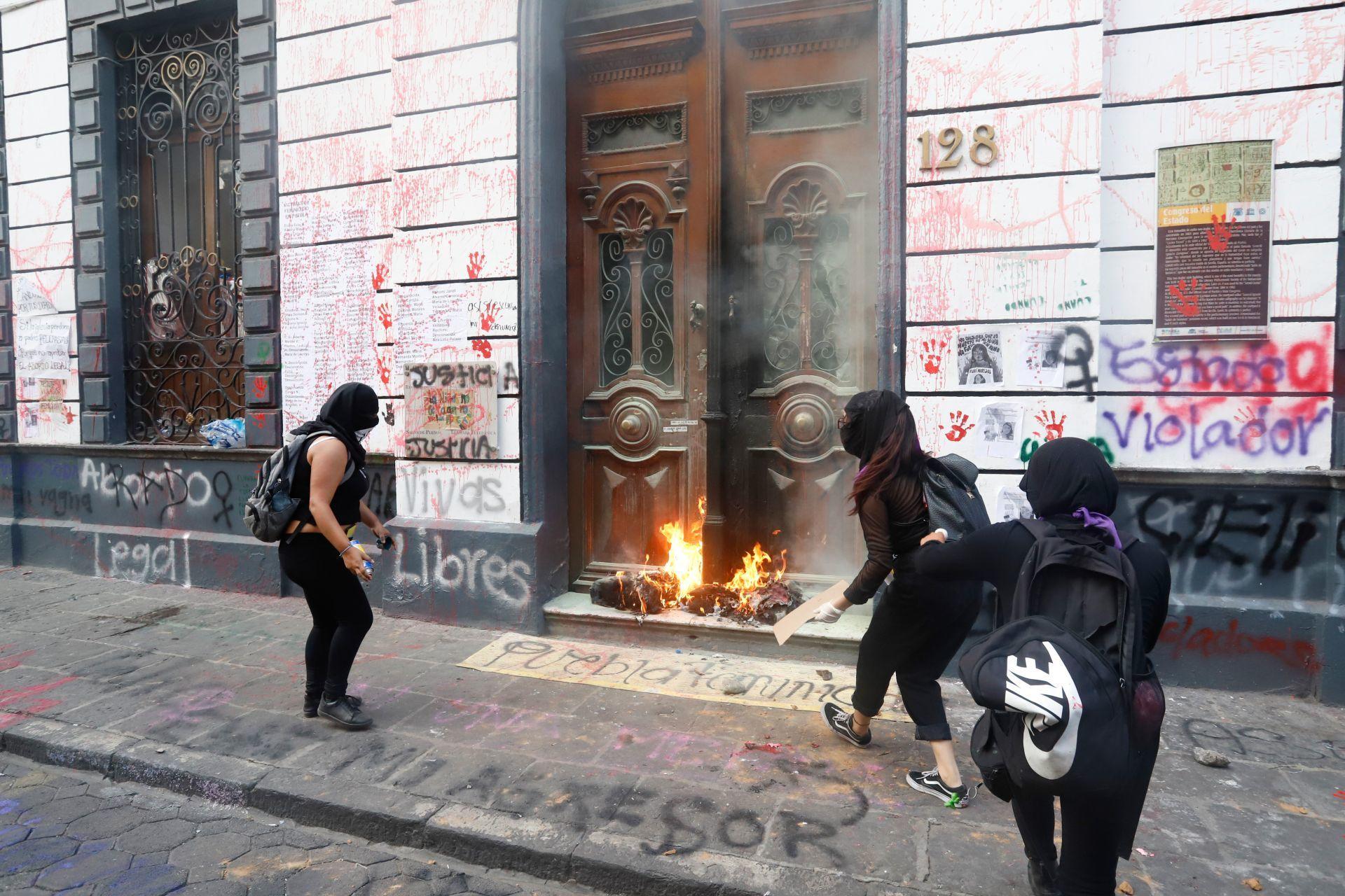 8M: Feministas de Puebla denuncian criminalización en su contra por parte del gobierno
