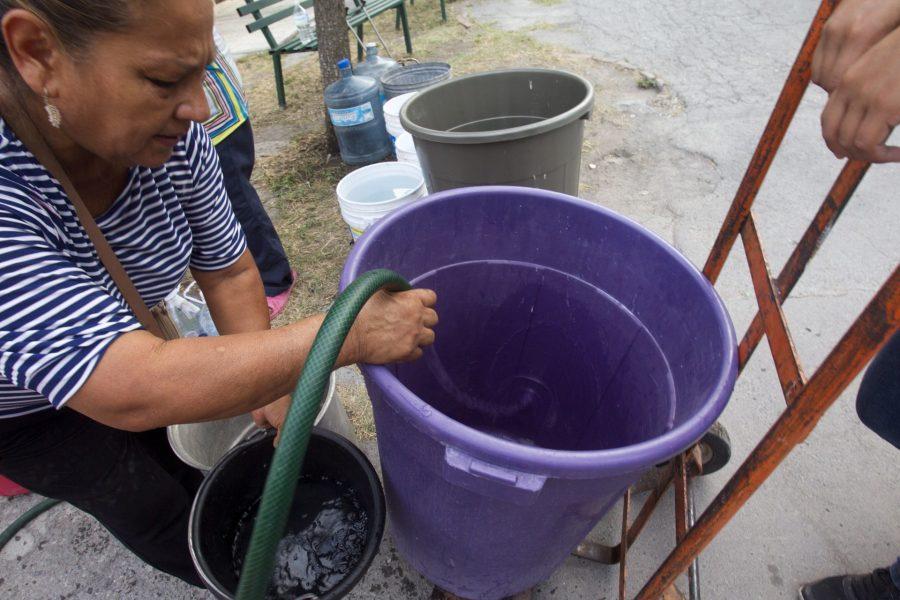 A bañarse a jicarazos: Inicia el corte de agua en colonias de Tláhuac por trabajos en el acueducto Chalco-Xochimilco