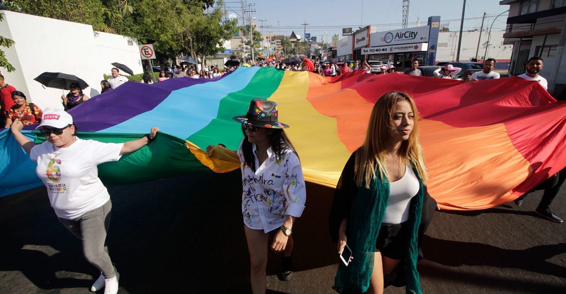 Baja California espera un “día histórico”: su Congreso votará iniciativa de matrimonio igualitario
