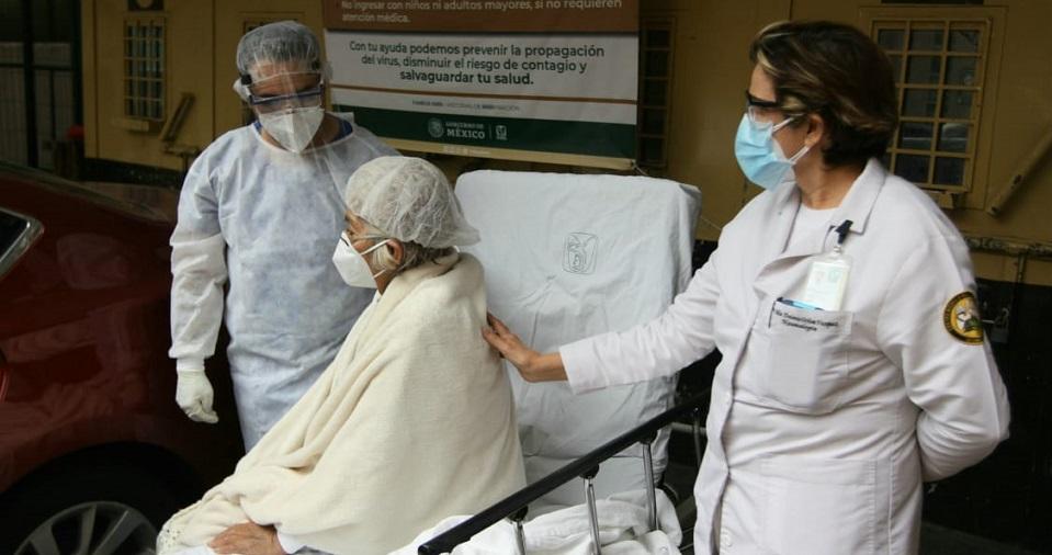 Mujer de 65 años ‘venció’ a COVID-19 con tratamiento de plasma, reporta IMSS