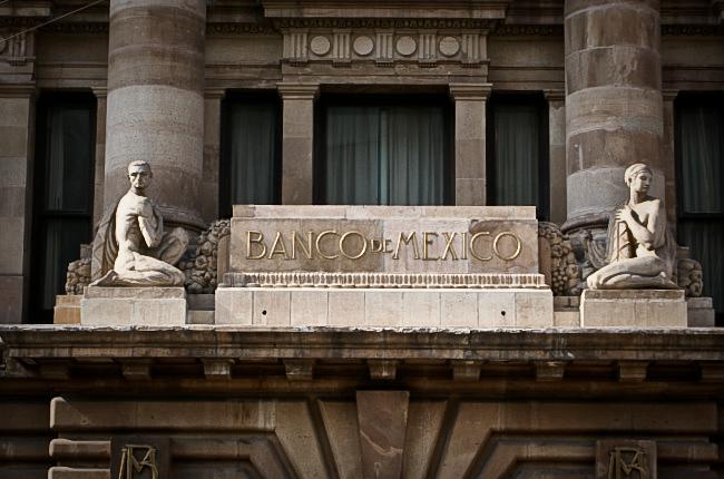50% de los mexicanos desconfía de bancos: Parametría