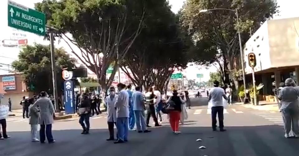 Médicos del ISSSTE protestan en CDMX por material ante epidemia COVID-19