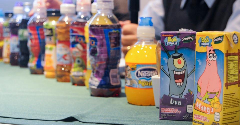 Senadores aprueban que etiquetas de alimentos muestren contenido en grasa, azúcar y calorías