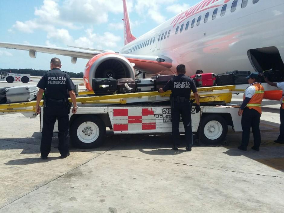 Policías federales incautan 15 kilos de cocaína que iban ocultos en los baños de un avión