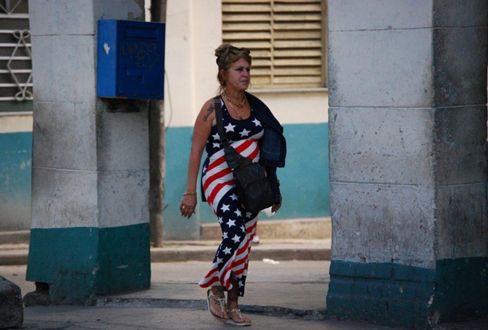 ¿Moda o necesidad? La bandera de EE. UU. se pasea por Cuba