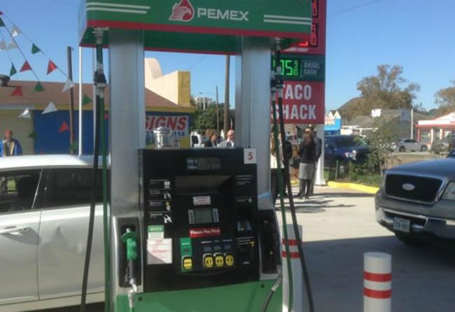 Pemex abre primera de 5 gasolineras en Houston, Texas; inicia plan para incursionar en EU