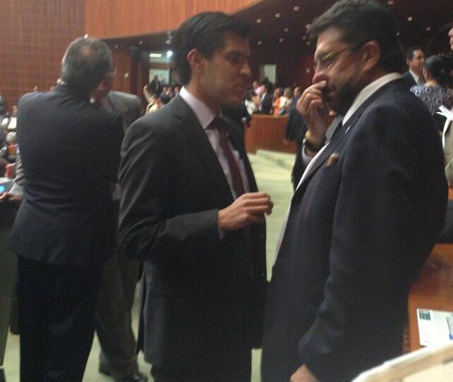 Diputado del “Mercedes con charola” amenaza a diputado que <i>lo balconeó</i>