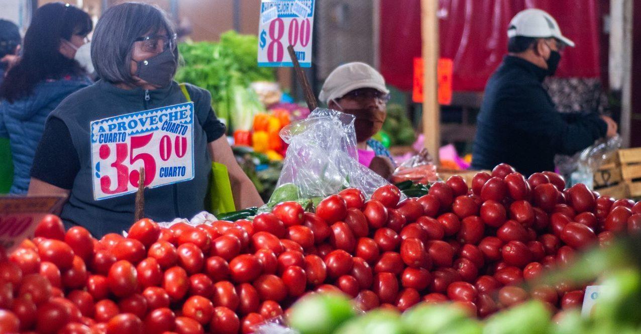 Por COVID, aumenta población con ingresos inferiores al valor de una canasta alimentaria: Coneval
