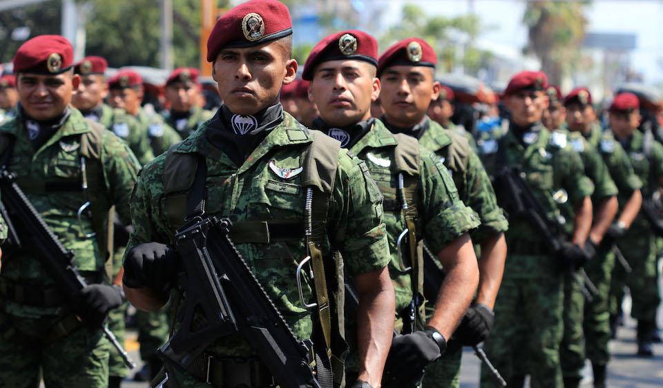 Gobierno quiere enviar militares a la Guardia sin que pidan licencia; oposición lo rechaza