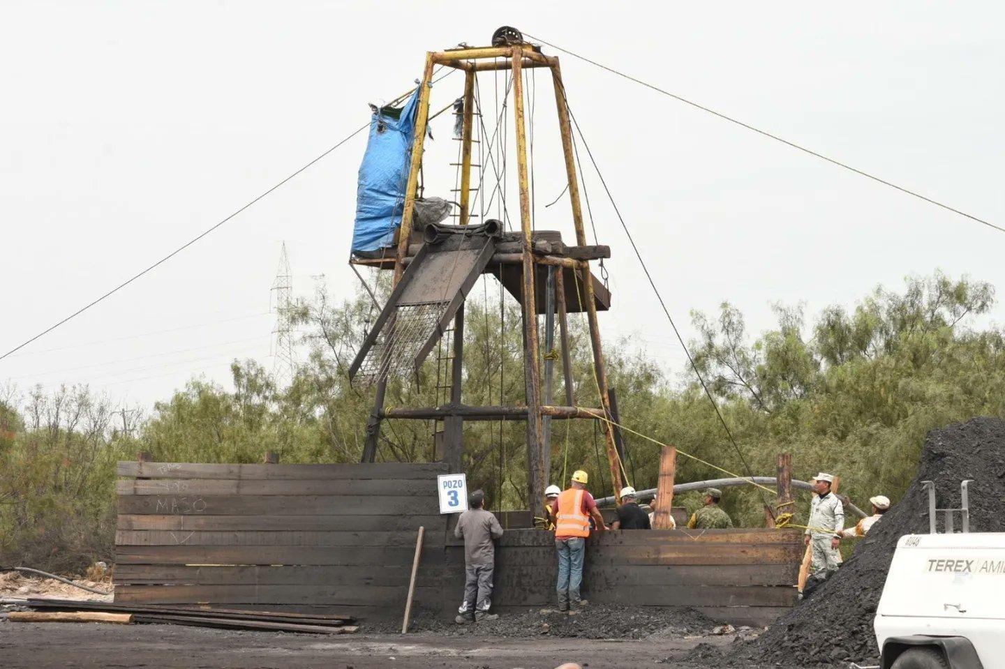 Dueños de ‘pocitos mineros’ en Coahuila usan a prestanombres y otras empresas para venderle carbón a CFE
