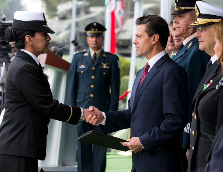 Militares, “los primeros obligados” a respetar la ley y los derechos humanos, dice Peña Nieto